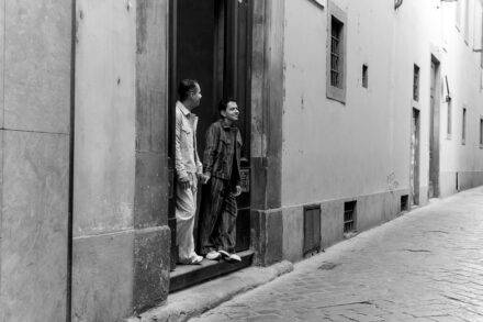 Candid moment of Lalo and Xavi exploring the streets of Florence during their pre-wedding session — laughter, love and Italian charm in every frame.