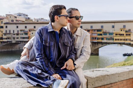 Romantic moment of Lalo and Xavi at Ponte Vecchio in Florence, framed by the Arno River and golden sunset — timeless pre-wedding photography by Cossu Photography.