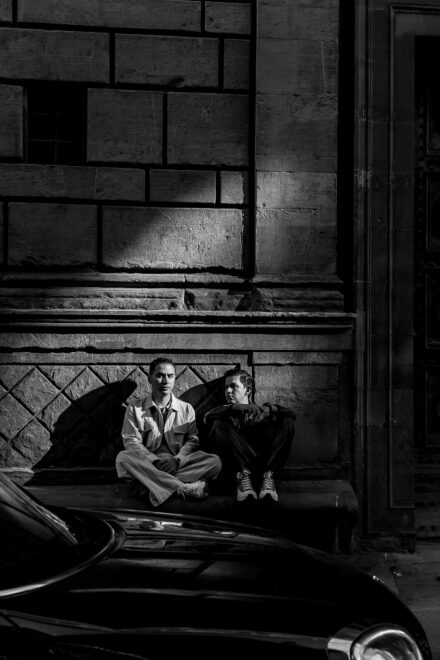Candid moment of Lalo and Xavi exploring the streets of Florence during their pre-wedding session — laughter, love and Italian charm in every frame.