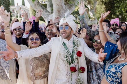 Groom to the baraat en villa miani